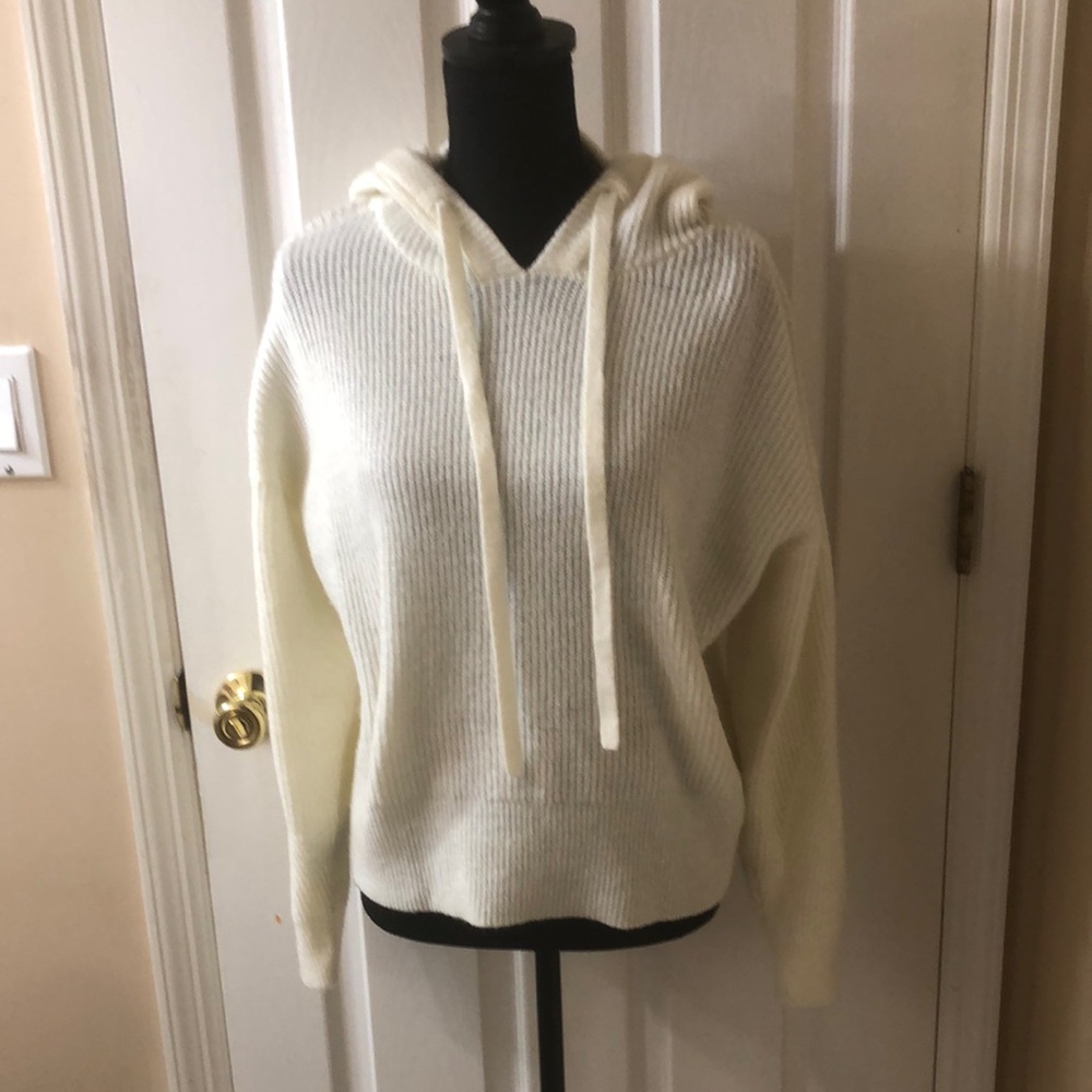 Lucky Brand Cream Crew Neck Sweater with Relaxed Fit and Chunky Knit